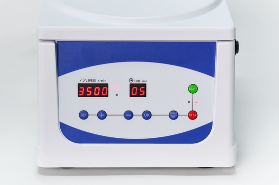 Máquina de centrifugadora de baja velocidad de baja ruido 4000 RPM 2100xg RCF para aplicaciones de laboratorio de rutina